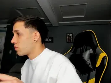 Freechat alexgiraldo__ on Chaturbate