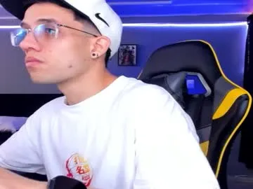 Freechat alexgiraldo__ on Chaturbate