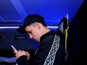 Freechat alexgiraldo__ on Chaturbate