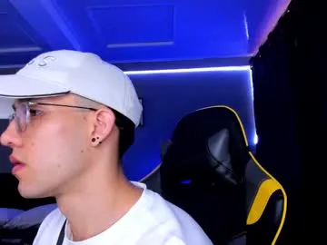 Freechat alexgiraldo__ on Chaturbate