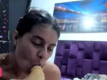 alicia_whittee — GOAL: anal fuck [105 tokens remaining] #bigass #squirt #anal #colombia #lovense Lovense Tip Goals