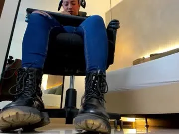 alma_fenix — GOAL: queen make me your slave [0 tokens remaining] heey, I'm Alma!  #feet #sneakers #socks #mistress #jeans