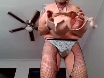 Freechat andrewgennie on Chaturbate