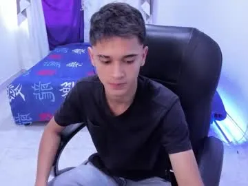 Freechat aron_boyy on Chaturbate