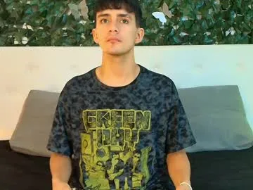 Freechat axel_draven on Chaturbate