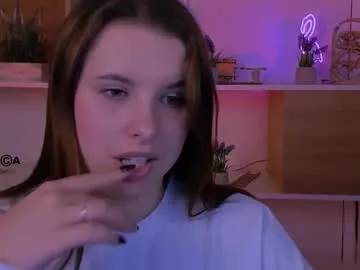 elara_jadie — GOAL: Smile [200 tokens remaining] Welcome to my room! #smoke #teen #blonde #shy #prettygirl #