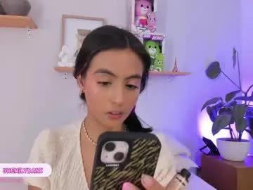 Freechat emilyy_bank on Chaturbate