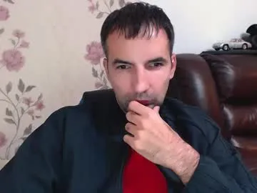 gianni_lion — Gianni_lion's room #tall #sexymuscles #darkhair #bigfeet #dominant