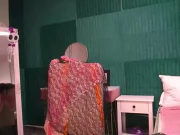 haileymoon85 — Get my vibes up and make me cum. You'll do too, haha! #milf #mature #italian #c2c #blowjob