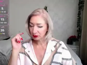 hunters_woman — GOAL: hand in panties [15 tokens remaining] Welcome to my room! #mature #blonde #bigboobs #milf #bigass