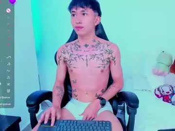 juniior0_0 — Welcome to my room I hope you like it and we can play together ;)  #18 #bigcock #lovense #twink #femboy [558 tokens remaining]