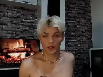 justin_cutie — take of shirt [100 tokens left] #lovense #daddy #gay #ass