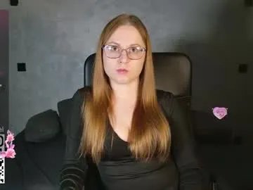 lila_pitt — GOAL: sexy spread lotion on my ass [757 tokens remaining] Are you lonely? I can fix that... Nonude but so hot #redhead #glasses #nonude #pvt #curvy