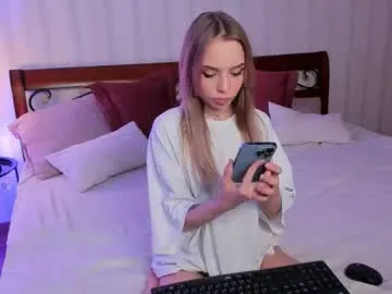 Freechat little_clare_ on Chaturbate