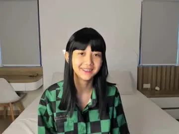 Freechat little_yena on Chaturbate