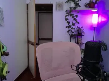 Freechat littlelaksmi on Chaturbate