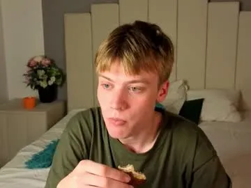 Freechat louie_evans on Chaturbate