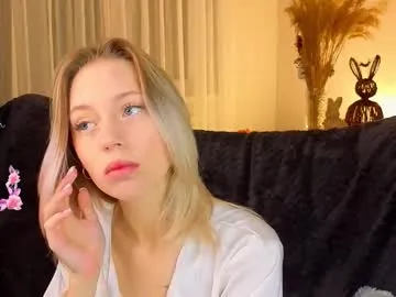 lunariabliss — GOAL:  Take off bra  Hello everyone, I'm Kelly! I'm a #teen, and I love play with #lovense. I'm #18 years old, and I have #bigboobs and a #skinny body. [18 tokens remaining]