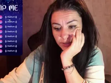 qtxwrm31 — Everytime @goal , one piece of clothing goes off ! [0 tokens remaining]