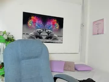 rosi_cooper — oil show #latina #brunette #ebony #bigass #mature [1300 tokens remaining]