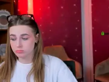 sendi_cais — GOAL: Oil my body [333 tokens remaining] Welcome to my room! #new #18 #blonde #cute #beautiful