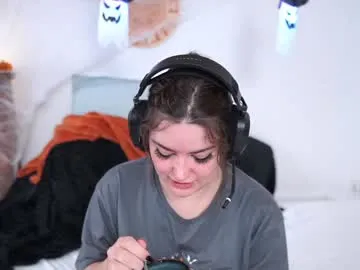 Freechat serareads on Chaturbate