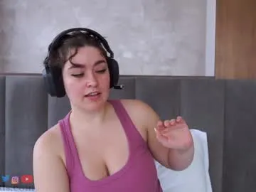 Freechat serareads on Chaturbate