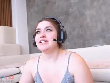 Freechat serareads on Chaturbate