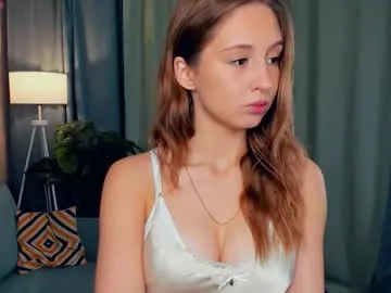 Freechat tessiekhanponaphan on Chaturbate