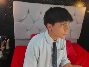 thiago_kozak — GOAL: completely naked [39 tokens remaining] Welcome to my room! #teen #gay #cum #18 #Young