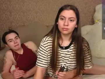 Freechat twobabesweet on Chaturbate