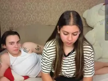 Freechat twobabesweet on Chaturbate