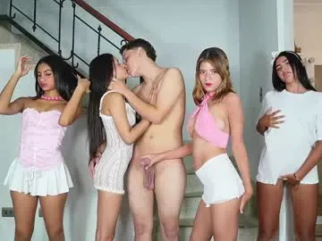 Freechat your_dolls on Chaturbate