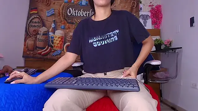 Freechat aisha_sh on StripChat