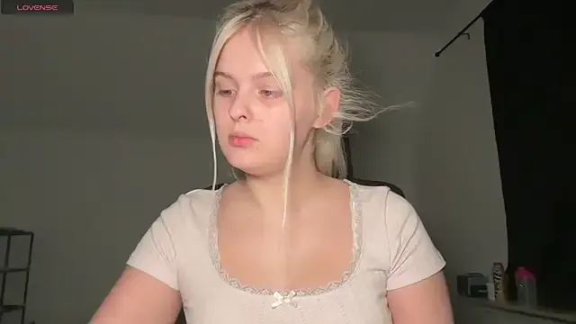 Allylove03 on StripChat 