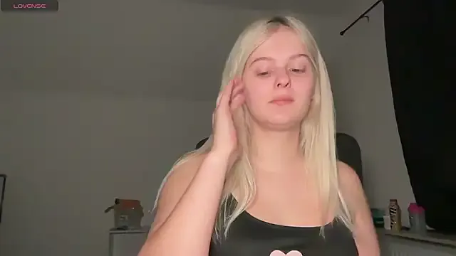 Allylove03 on StripChat 