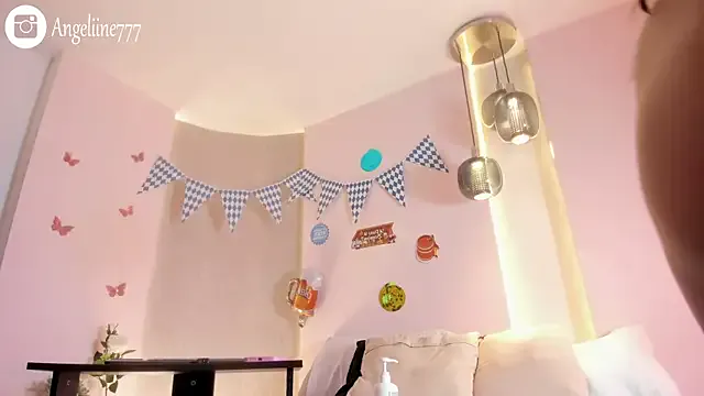 Freechat angeline-777 on StripChat