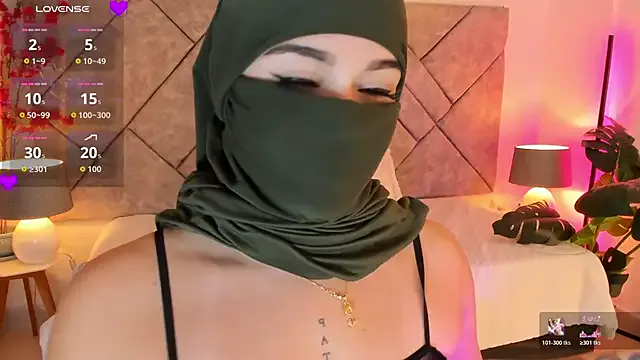 anna-henao — Delicious blowjob + tongue out 