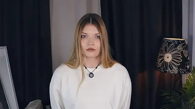 AnnisAtlee on StripChat 