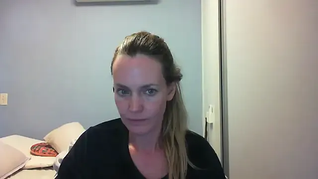 Annylove1 on StripChat 