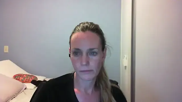 Annylove1 on StripChat 