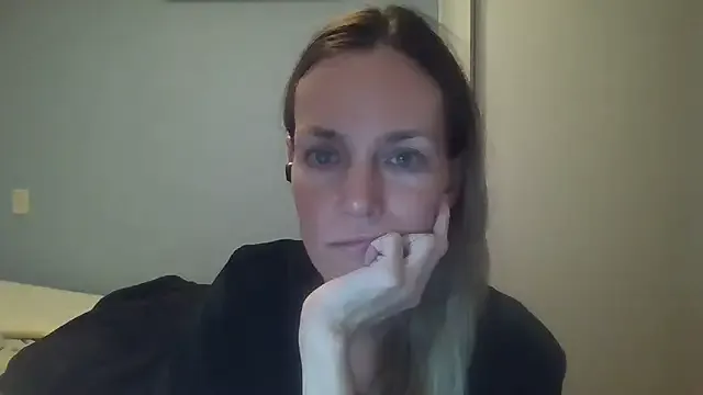 Annylove1 on StripChat 