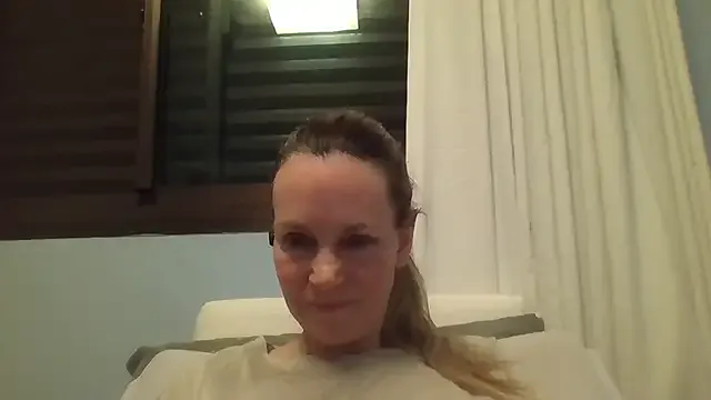 Annylove1 on StripChat 