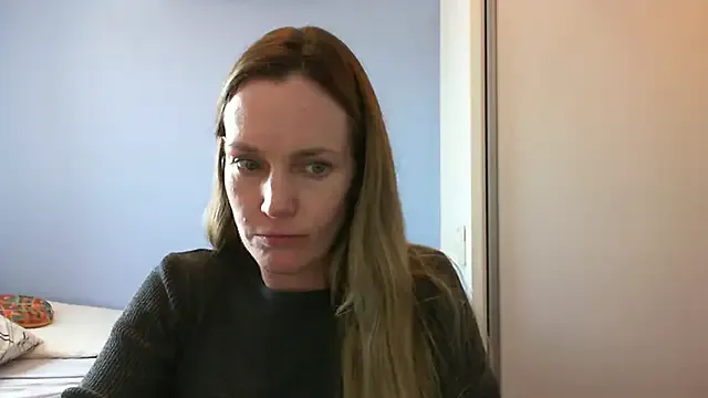 Annylove1 on StripChat 