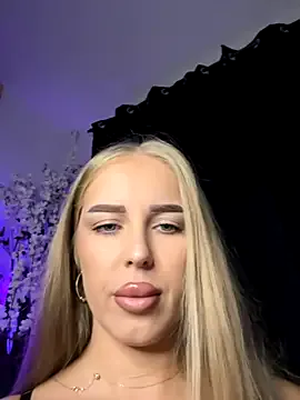 Freechat AubrieleRouj1 on StripChat