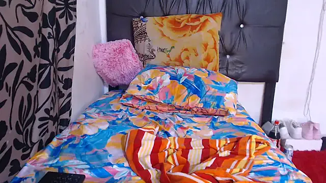 Freechat BigbootyNickyx on StripChat