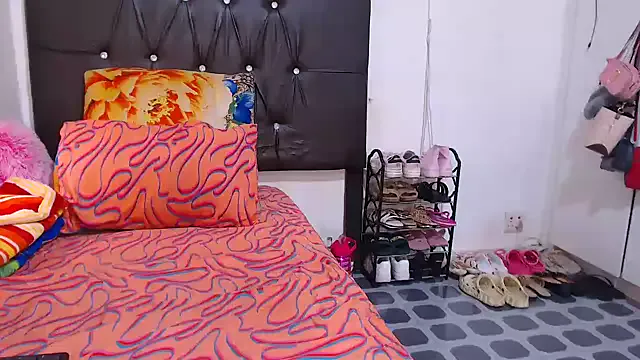 Freechat BigbootyNickyx on StripChat