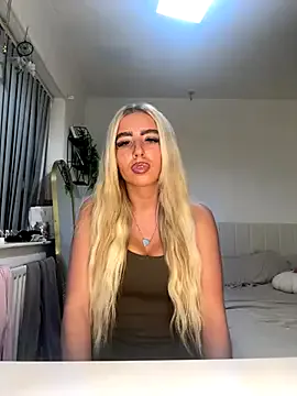 BlondeBetty — BOUNCE MY TITS 