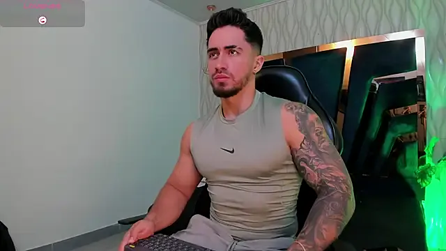 Freechat Brad_Summer on StripChat