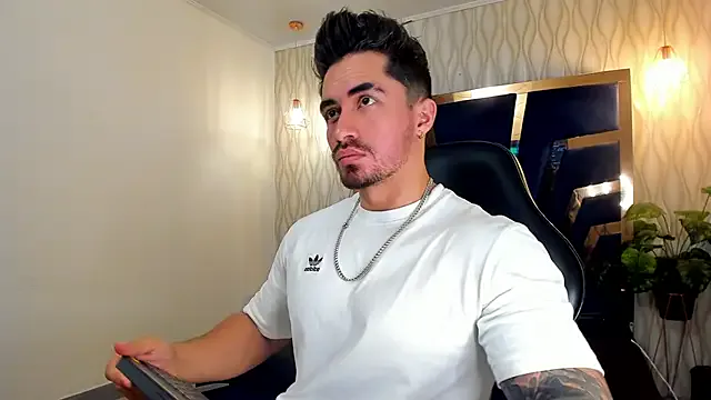 Freechat Brad_Summer on StripChat